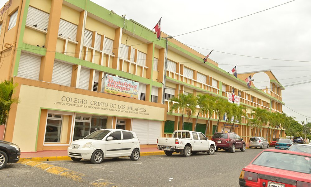 Fachada del Colegio Cristo de los Milagros